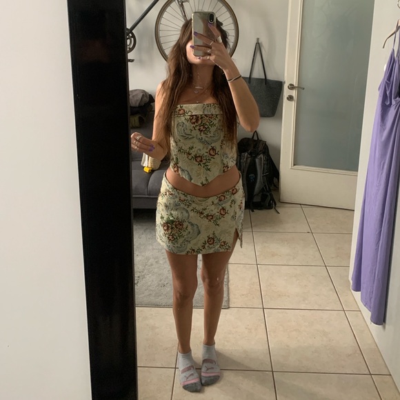 mini skirt set doer more to come small revolve rose stitched red cream green new - Picture 6 of 6